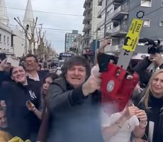 javier-milei-motosierra-youtube.png_NoticiaAmpliada (1)
