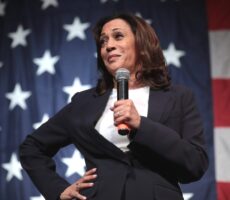 2048px-Kamala_Harris_48571349961